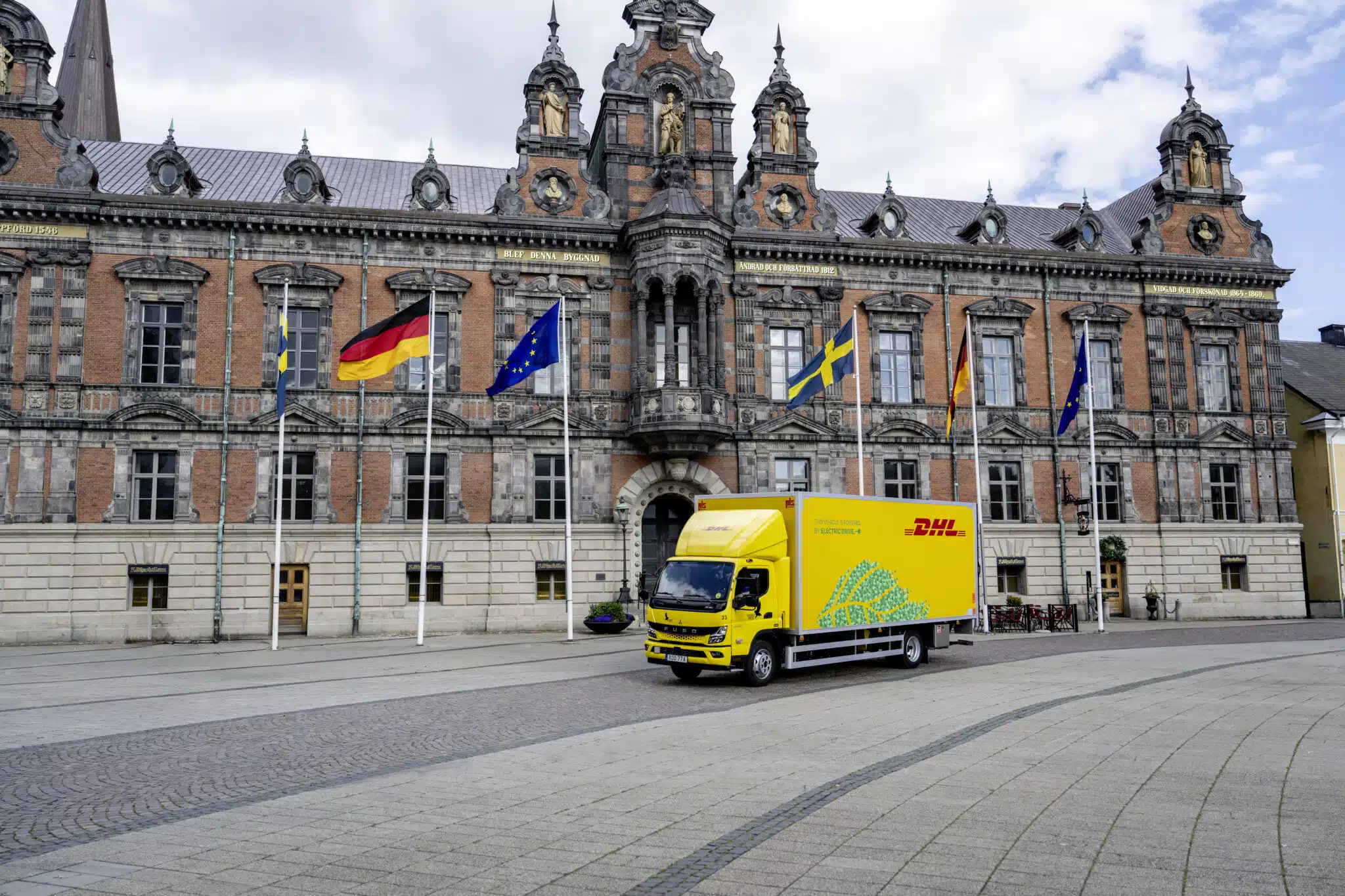 FUSO eCanter in Schweden: Falkenklev Logistik fährt elektrisch für DHL in Malmö
FUSO eCanter in Sweden: Falkenklev Logistik electrifies its routes for DHL in Malmö